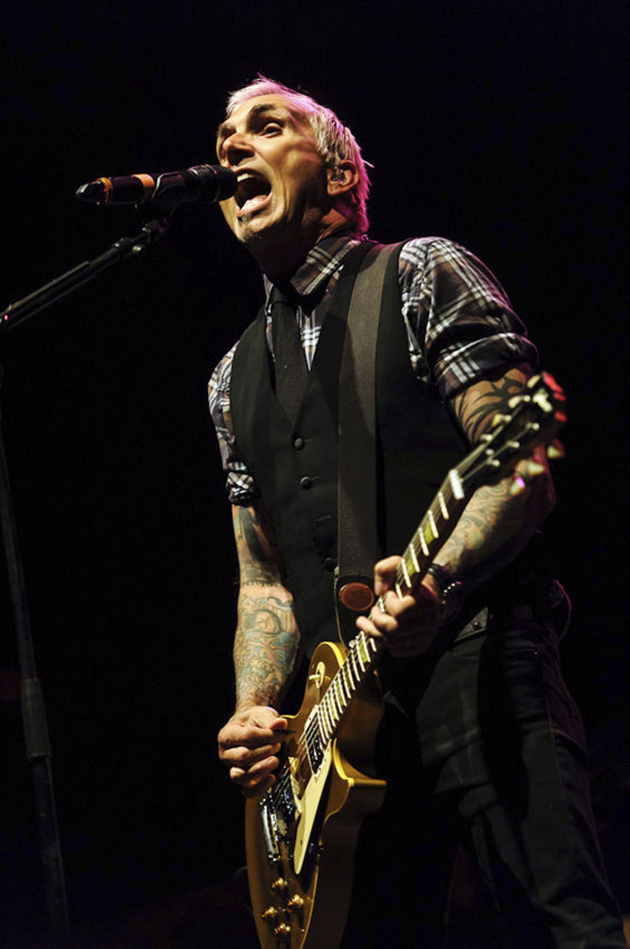 Art Alexakis of Everclear, performing as part of the Summerland Tour at The Family Arena in St. Charles. More Everclear at Summerland photos.