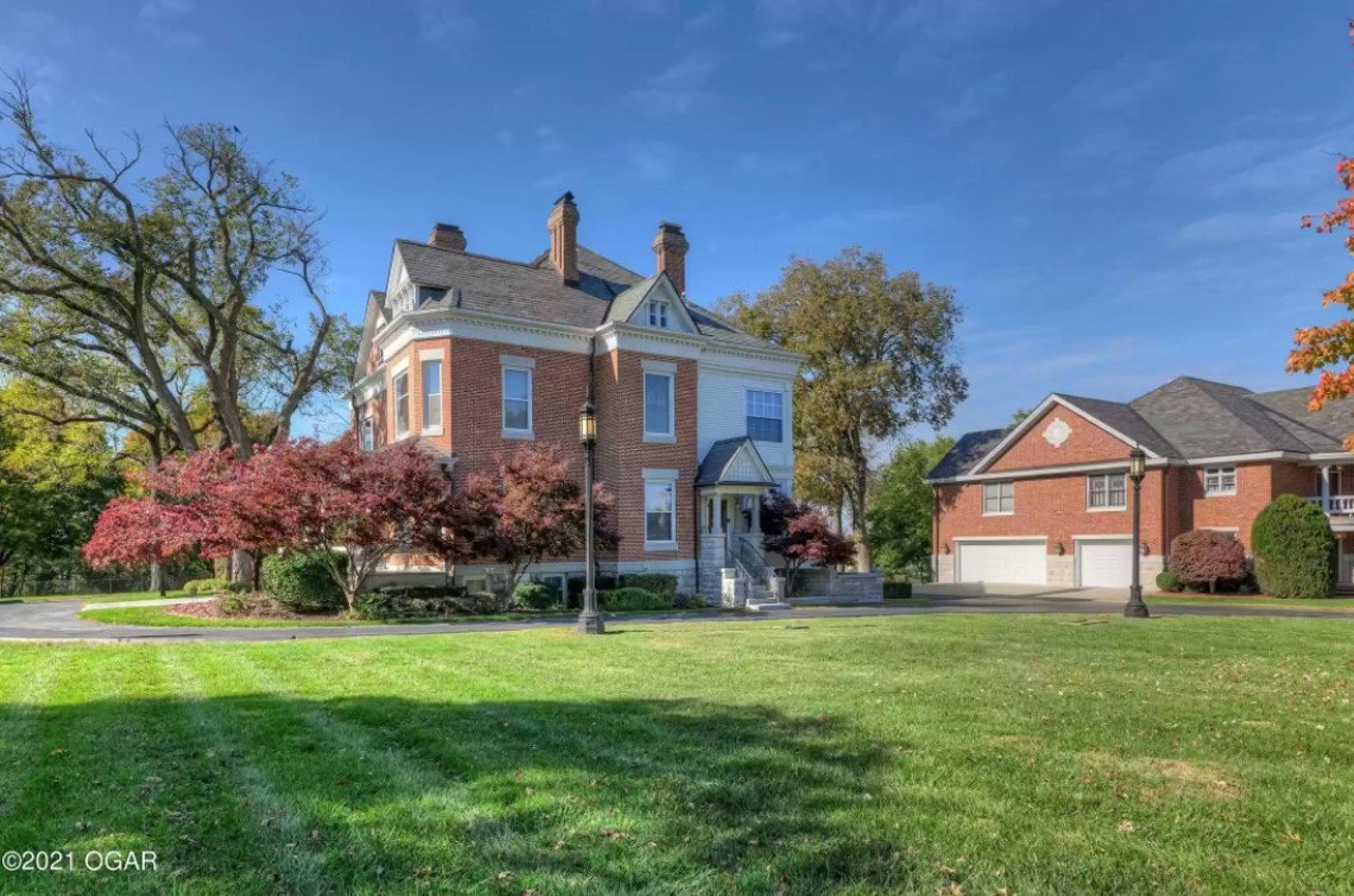 These Two Missouri Mansions are Connected By a Secret Tunnel [PHOTOS]