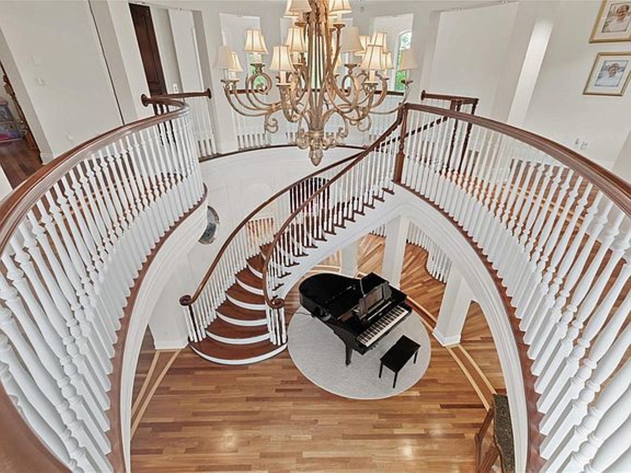 This $20 Million St. Louis-Area Mansion Has a Ferris Wheel, Bowling Alley and Much More [PHOTOS]