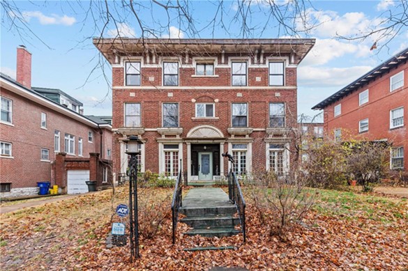 This $225K St. Louis Mansion Is Not Actually a Bargain [PHOTOS]