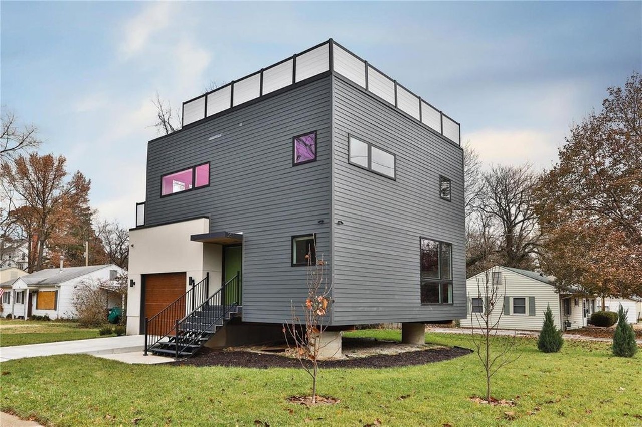 This Contemporary Home in Webster Groves Stands Out in the Best Way