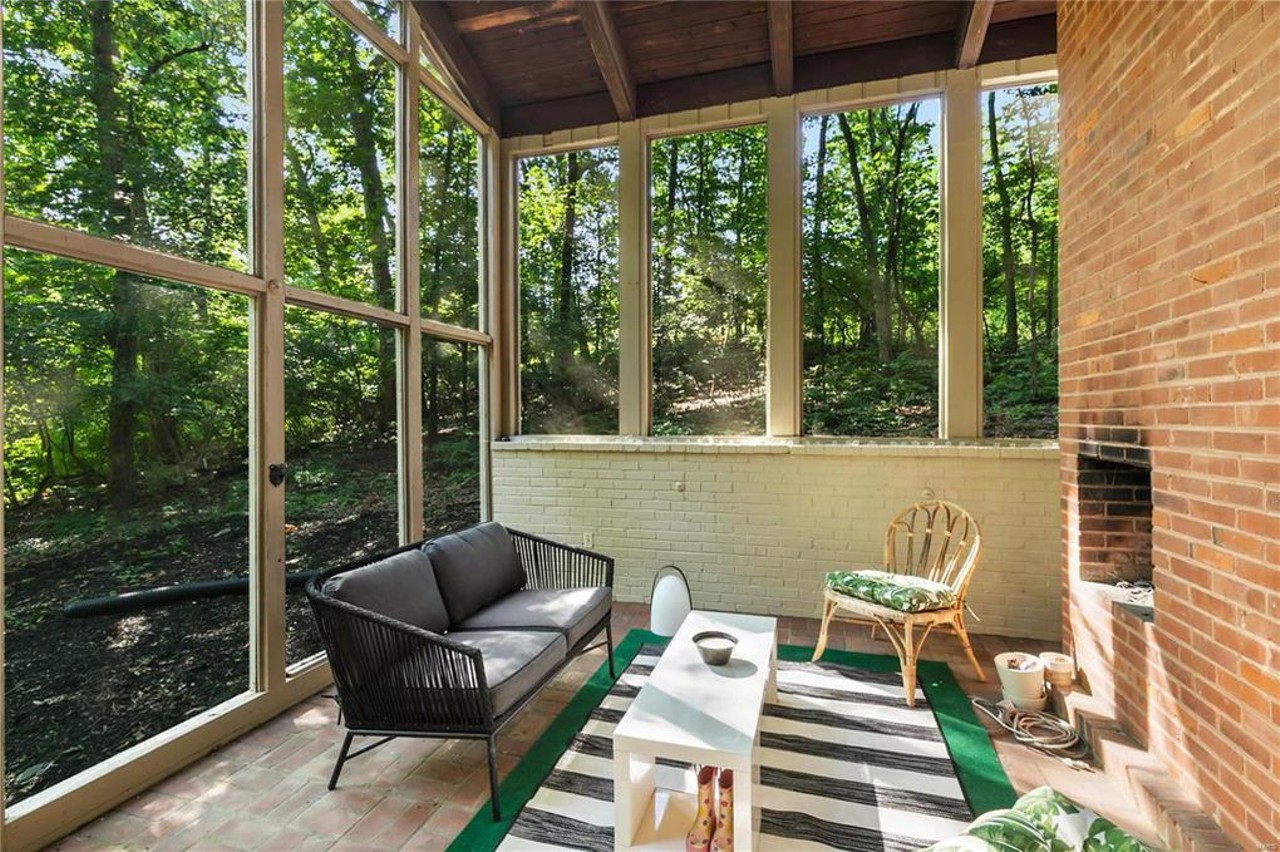 This Creve Coeur House Looks Like it's Right Out of a Magazine