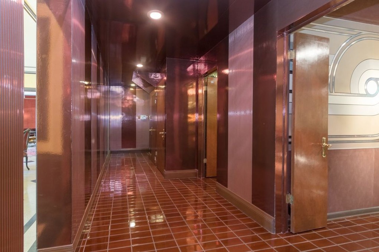 This Illinois Fortress Has a Bedroom That's Perfect For an Orgy [PHOTOS]