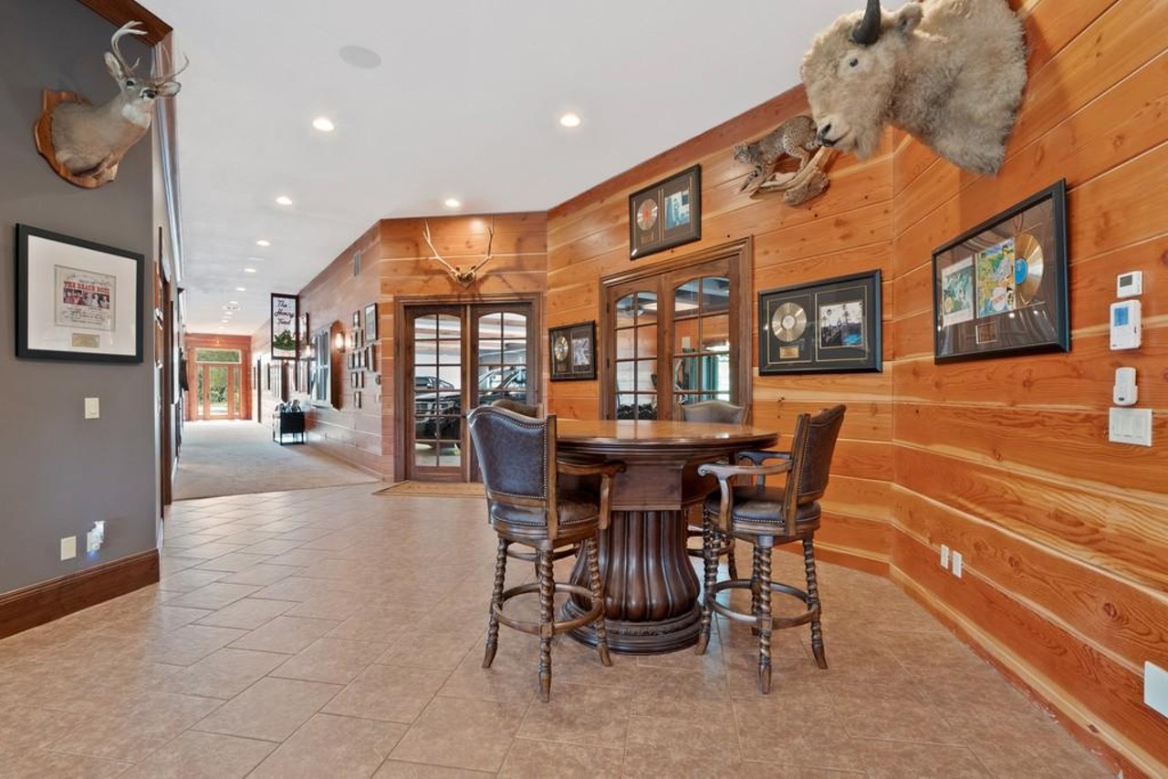 This Luxury Horse Ranch Near the Ozarks Has the Best Pool in Missouri [PHOTOS]