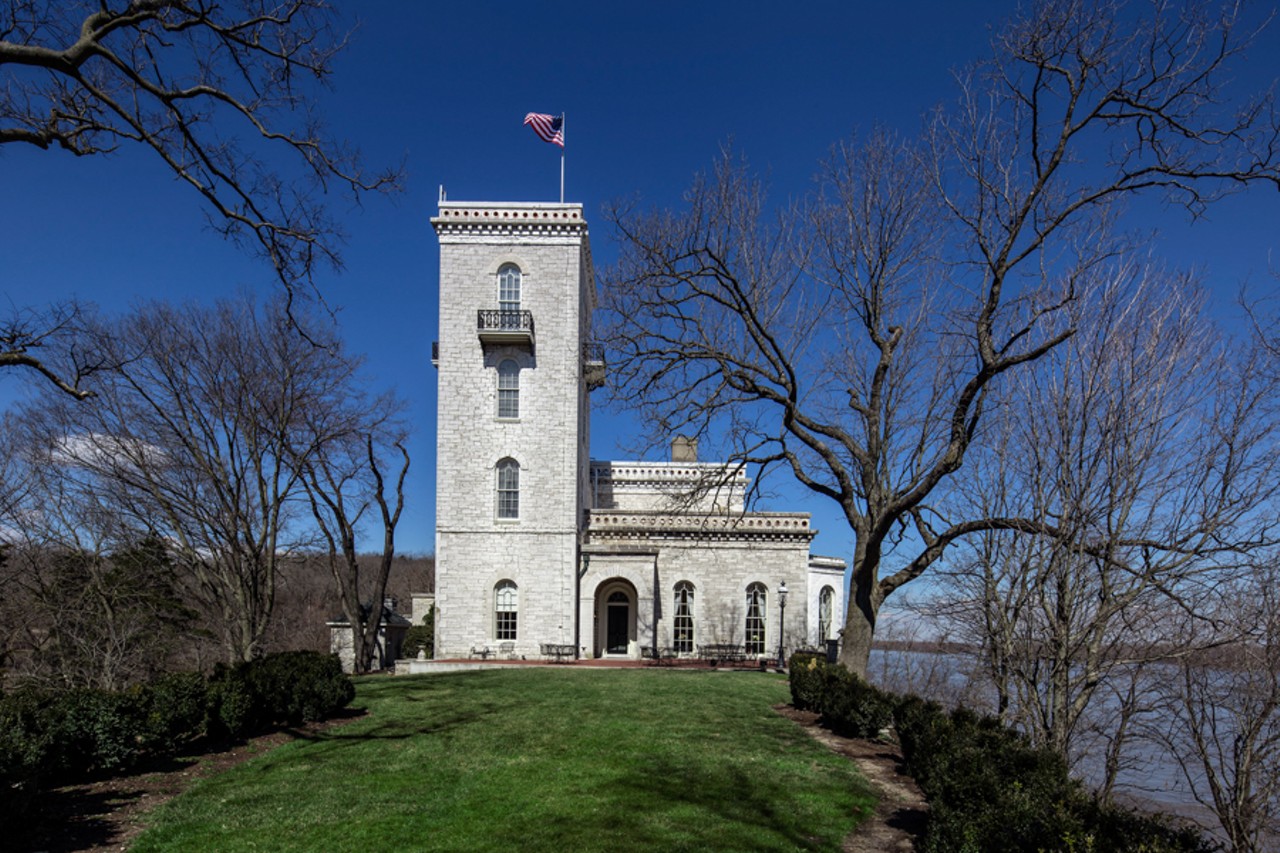 This Missouri Castle on the Bluffs of the Mississippi River Is a Dream