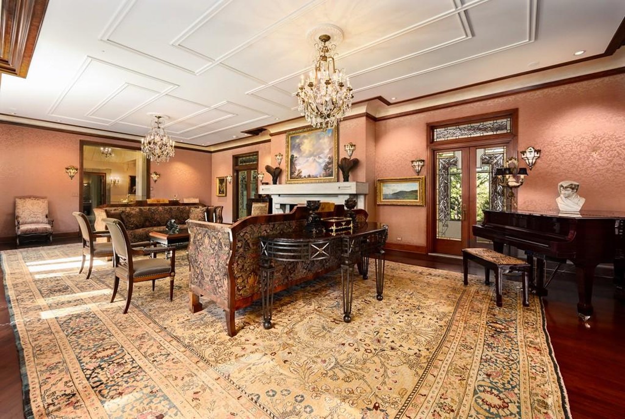 This Missouri Mansion Looks Like it Belongs in The Queen's Gambit [PHOTOS]