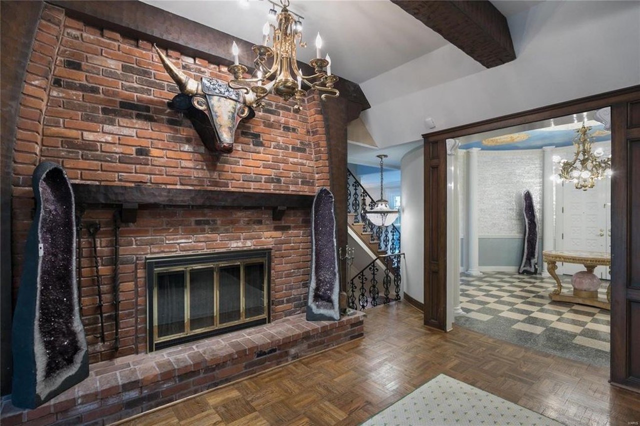 This St. Louis Mansion Has a Floor Made of Crystals [PHOTOS]