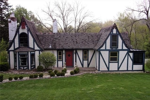 This Storybook St. Louis House Looks Like Something Out of Alice in Wonderland [PHOTOS]