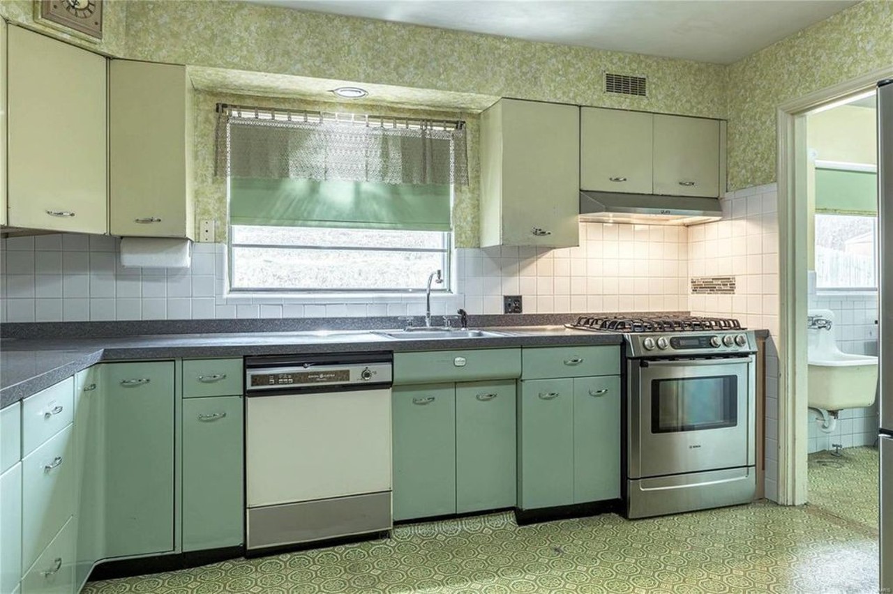 This Vintage Paradise Near Grant's Trail Has a Retro Mint Green Kitchen