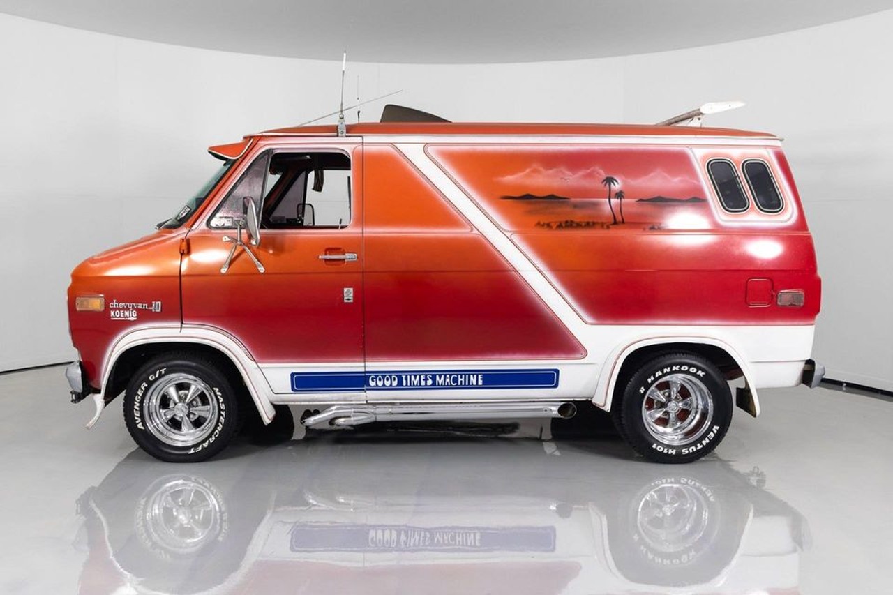 This Vintage Van Being Sold in St. Louis Is the Ultimate Shaggin' Wagon [PHOTOS]