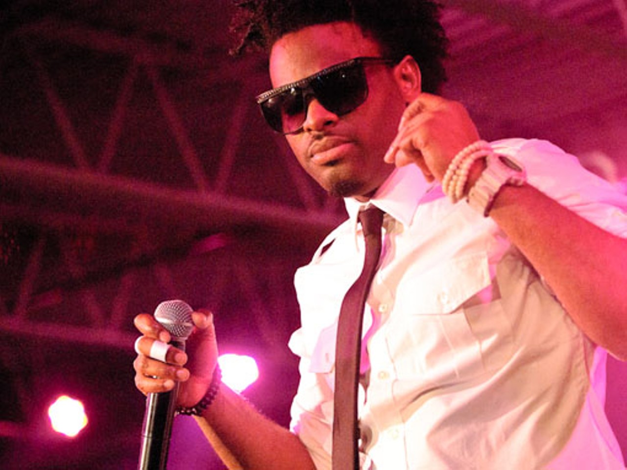 Bradd Young, performing at the Traffic Music Awards.