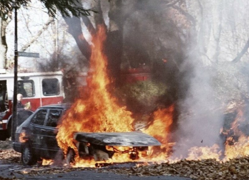 Super-flammable leaf piles can turn your car into an inferno. - IMAGE VIA ST. LOUIS FIRE DEPARTMENT