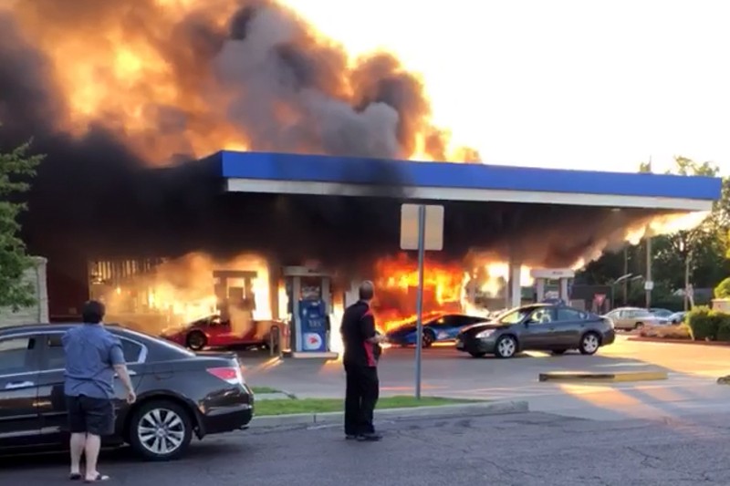 Incredible Dumbass Turns Lamborghini into Fireball at St. Louis Gas Station