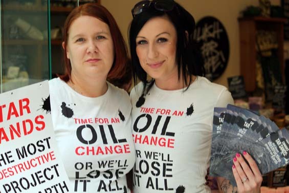 Mall Employee Gets Kinda Naked to Protest Oil Extraction in Canada