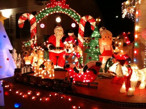 Yes, that's a working electric train circling Santa's reindeer.