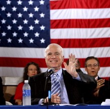 Sen. John McCain Gives Lambert a Wave