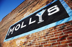 Molly's in Soulard Reopens For Dinner Service