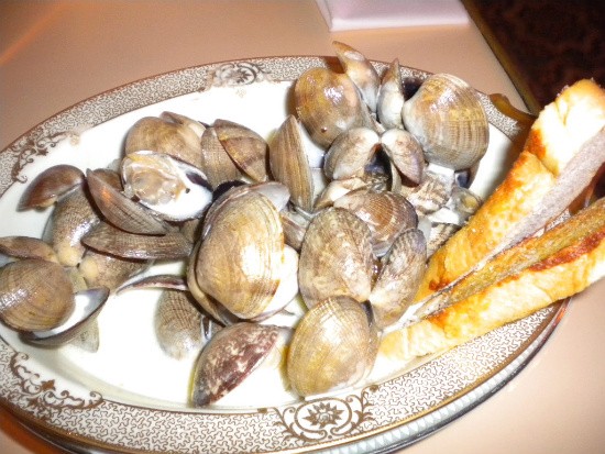 Guess Where I'm Eating these Clams and Win a $15 Gift Certificate to the Pasta House! [Updated With Winner!]