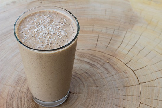 "Incredible" smoothie with banana, almond, maca and cacao.