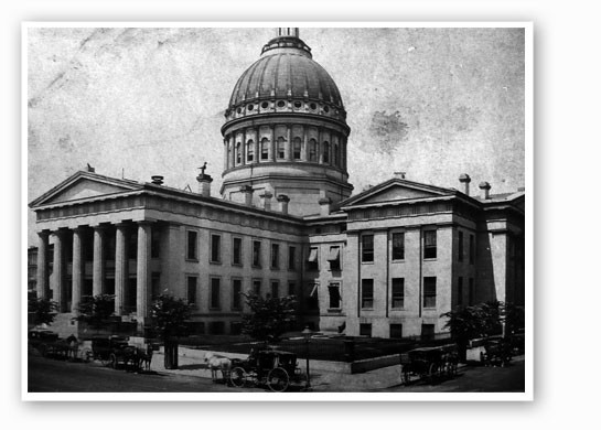 &nbsp;&nbsp;&nbsp;&nbsp;&nbsp;&nbsp;&nbsp;The Old Courthouse in 1862. | Army Arch