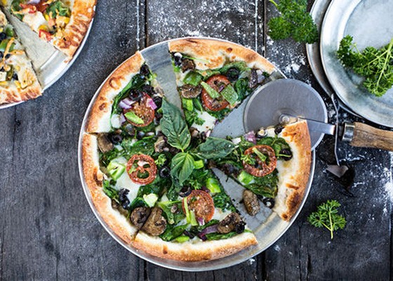 The "Chestnut Street" pie is topped with olive oil, roasted garlic and mozzarella, as well as a host of vegetables, including onions, peppers, olives, tomatoes and mushrooms. | Jennifer Silverberg