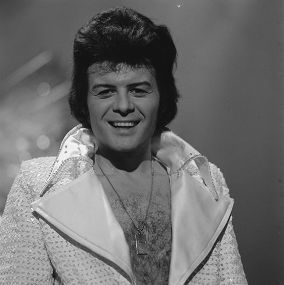 Gary Glitter on Top of the Pops in 1974. - Wikimedia Commons