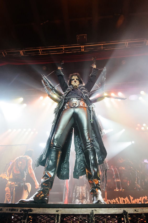 Alice Cooper with Tentacles and Shooting Out Sparks at the Pageant: Photos