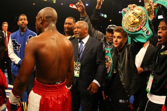 Justin Bieber carried Floyd Mayweather, Jr.'s championship belts to the ring on Saturday. No, seriously. This actually happened. - Zimbio.com