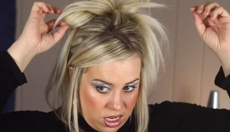 St. Louis Beauty Vlogger Goes Viral With 1999's Best Makeup