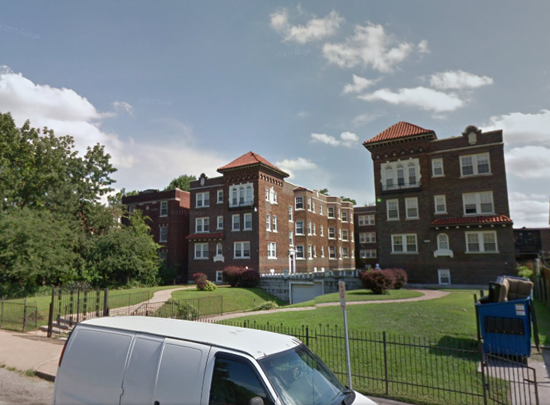 An incorrect address at this north St. Louis apartment building sent police to the wrong unit. - image via Google Earth