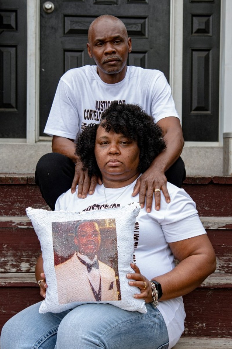 Tammy Bufford and Antoine Bufford pose for a portrait at their home on May 15, 2021, in St. Louis. - MICHAEL B. THOMAS FOR THE INTERCEPT