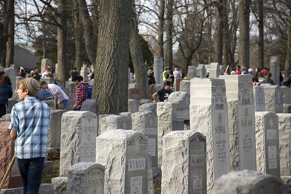 The Chesed Shel Emeth cemetery was packed with volunteers on Wednesday. - Photo by Danny Wicentowksi
