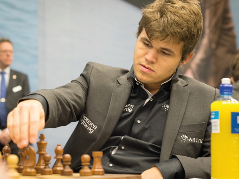 Magnus Carlsen makes a move.