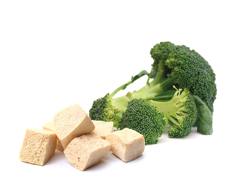 This vegan recipe combines broccoli and tofu.