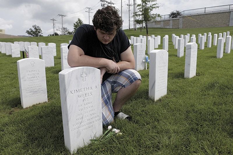 Kim Wells' grave at the Jefferson Barracks National Cemetery. - STL-PHOTO