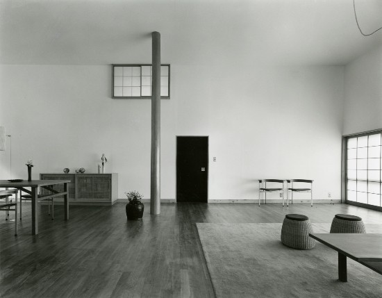 Shinohara Kazuo, Great room (hiroma), House in White, Suginami Ward, Tokyo, 1964&#x2010;66. Photo by Murai Osamu, c. 1966. - COURTESY OF TOKYO INSTITUTE OF TECHNOLOGY