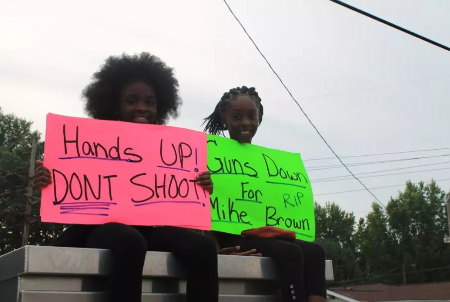 Ferguson protests: St. Louis Rams players use 'hands up, don't