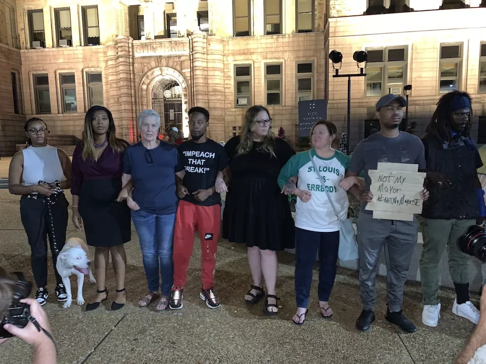 St. Louis disbanding homeless encampment at City Hall