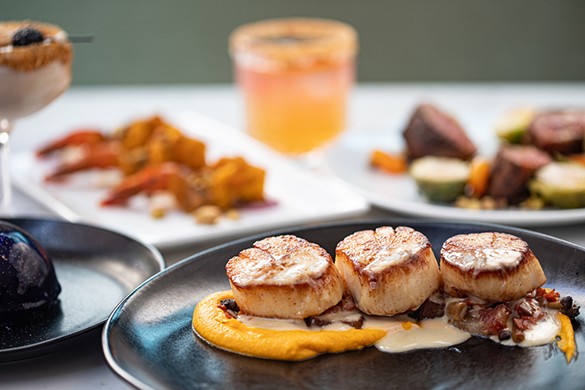 Commonwealth features dishes such as cast iron scallops with anise scented carrot puree, braised leek, mushroom, lardon, and charred lemon beurre blanc.