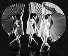 DON  PERDUE - The exotic fan dance of MOMIX Dance Company