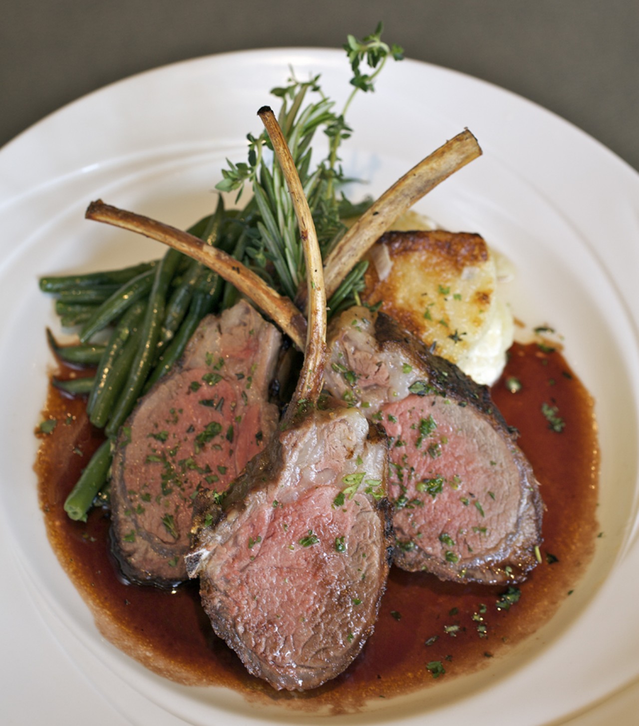 Carr&eacute; d&rsquo;agneau au thym, is an entr&eacute;e at Chez Leon. It is rack of Colorado lamb, dauphinois potatoes and is served with a thyme port sauce.
