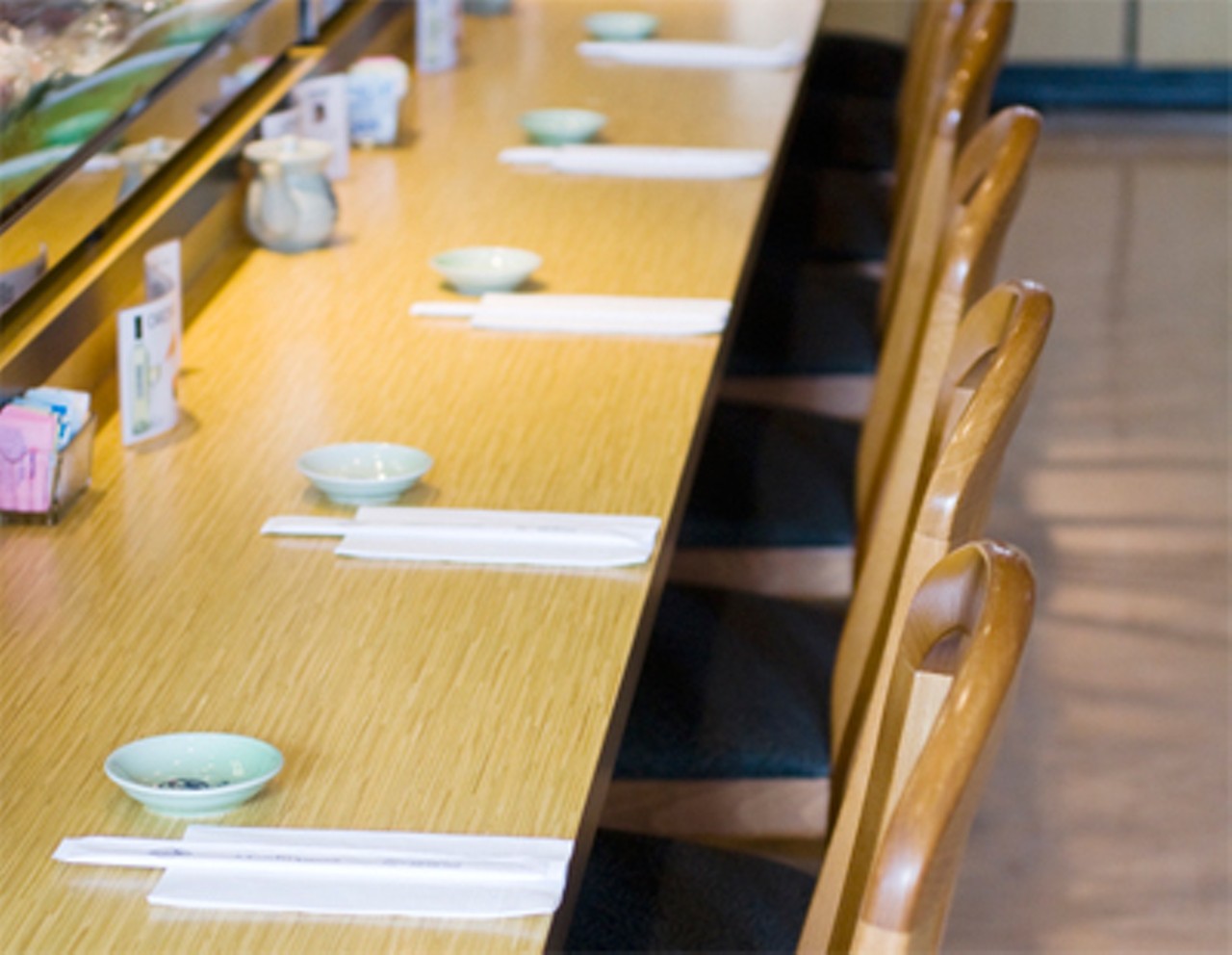 Read Ian Froeb's Review: "In Chesterfield, Momoyama's picks up where Yoshi's Sushi left off."