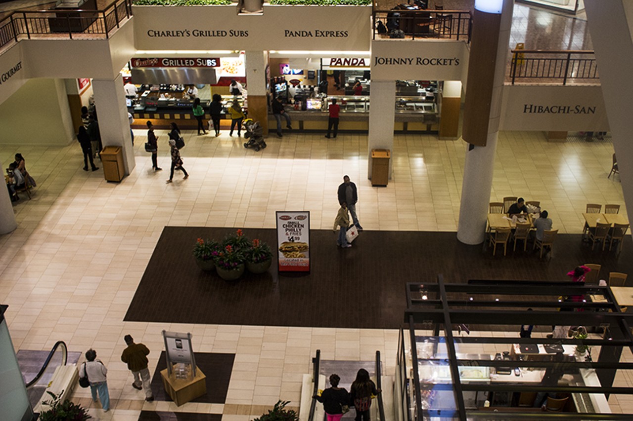 Saint Louis Galleria, Richmond Heights, Retail