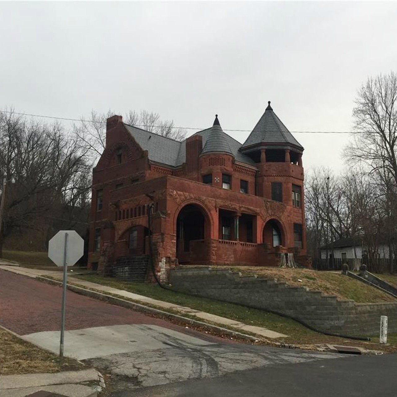 This Gorgeous Old Mansion in St. Joseph Looks Haunted AF
