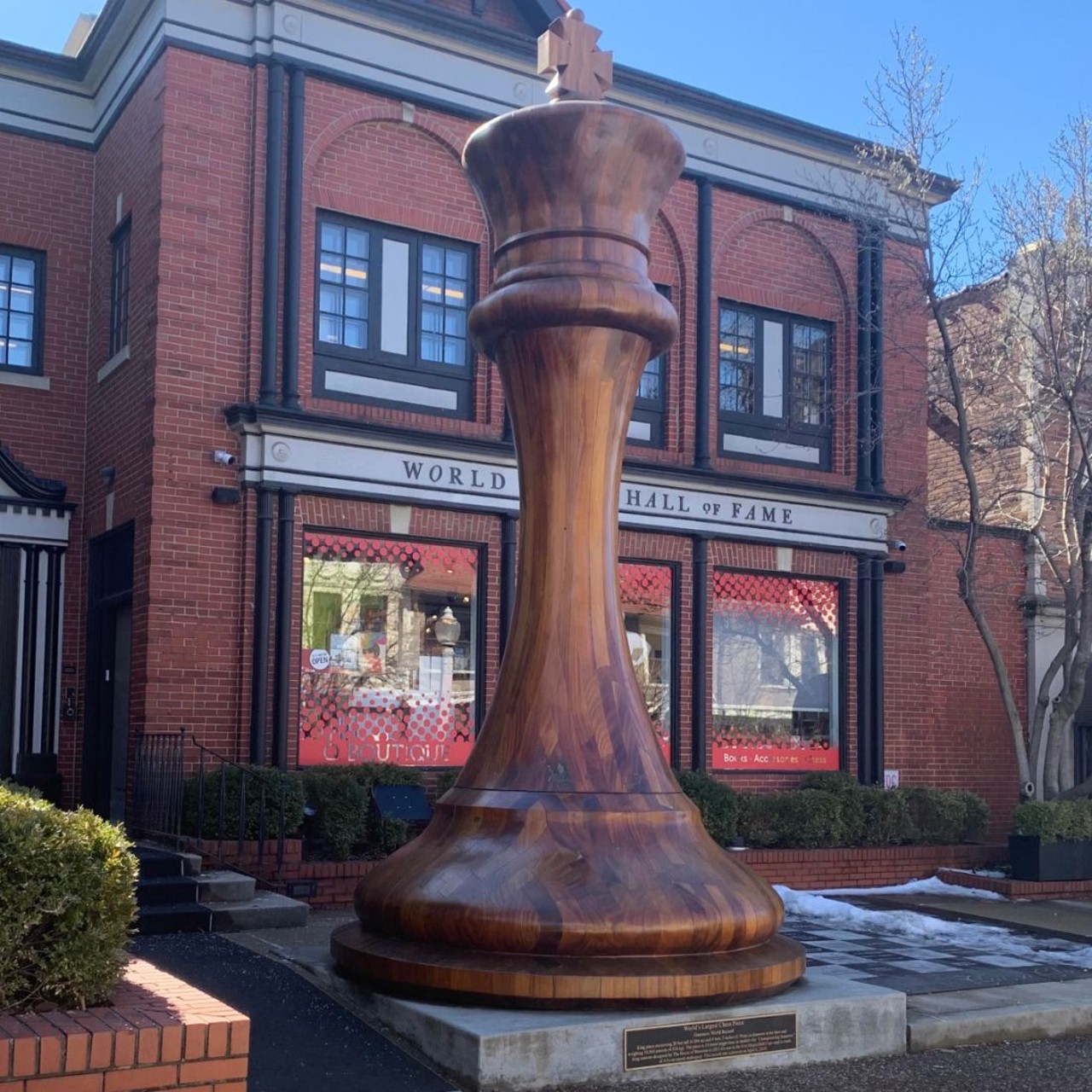 World&#146;s Largest Chess Piece
Central West End by Starbucks (4656 Maryland Avenue)
The Staunton King piece sits 20 feet tall. It was sculpted and hand-carved by R.G. Ross Construction.
Photo credit: Riverfront Times / @riverfronttimes on Instagram