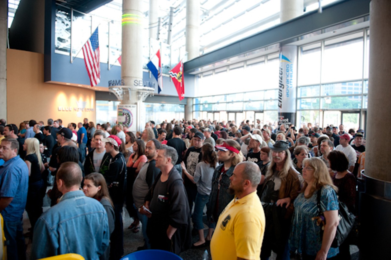 Fans pile into the Scottrade Center just before doors open for Van Halen's show
