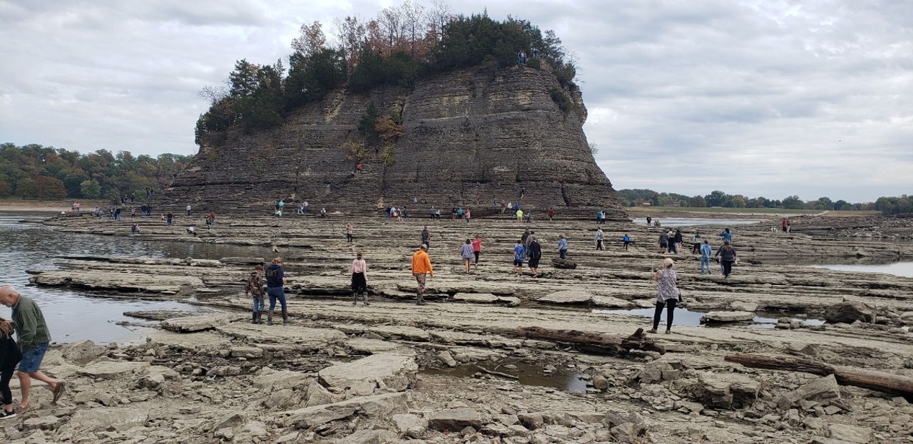 You Can Now Walk to Tower Rock in the Middle of the Mississippi River [PHOTOS]